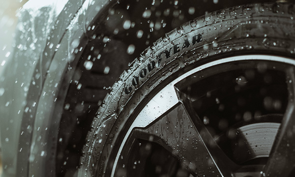 Vynikající vlastnosti na mokrých vozovkách