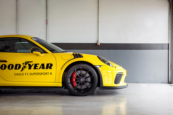 Porsche sugli pneumatici Goodyear