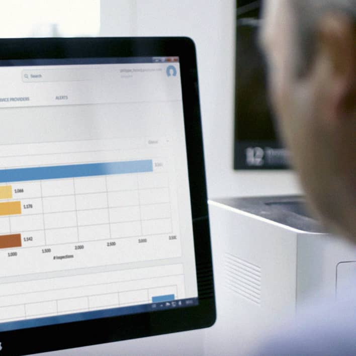 Concetto multiple life per un pneumatico per camion a risparmio sui costi 